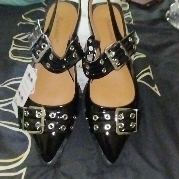 Chic Black Buckled Flats for Women - Picture 3 of 10